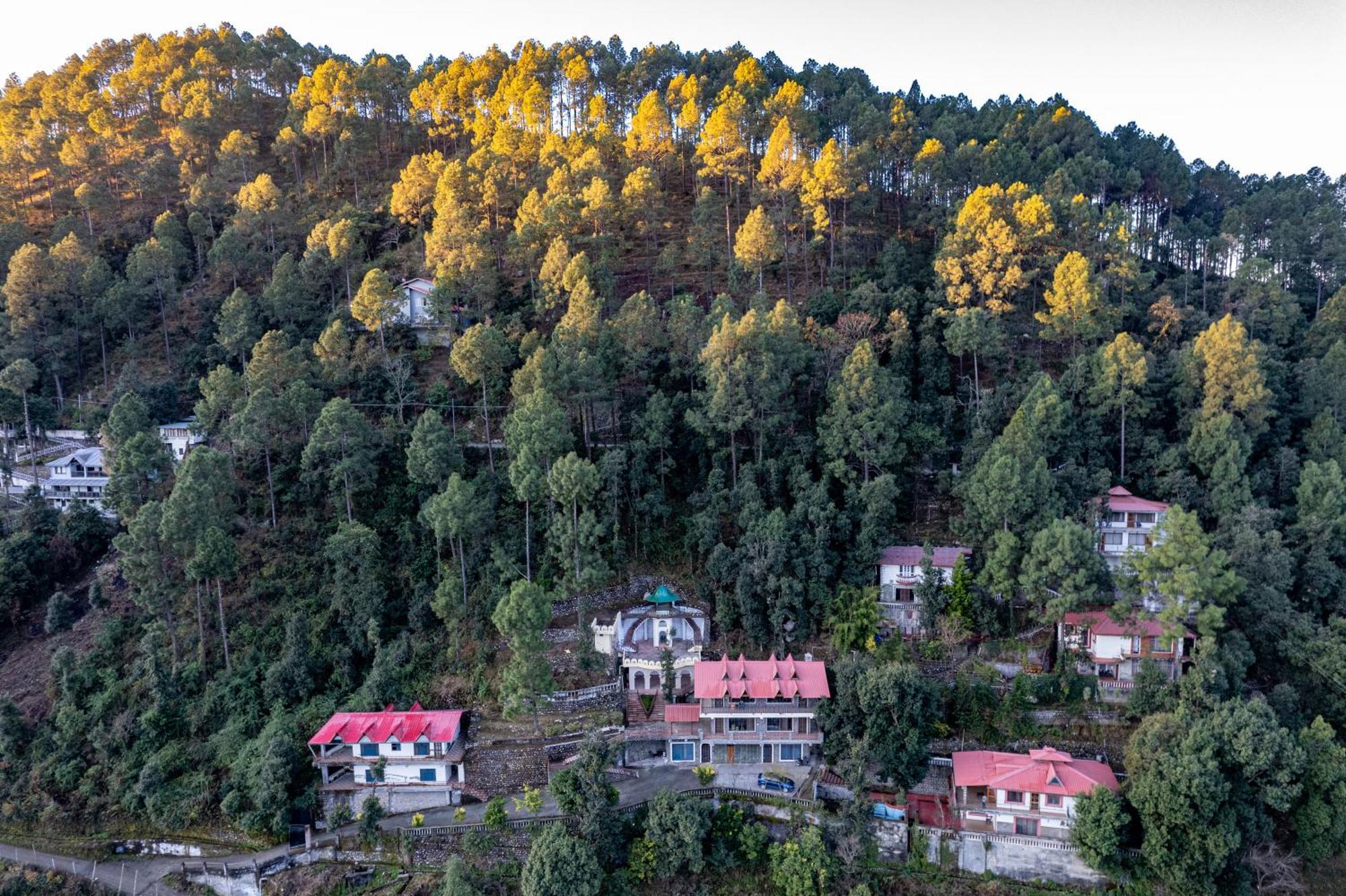 The Canadian Woods Resort Nainital Exteriör bild